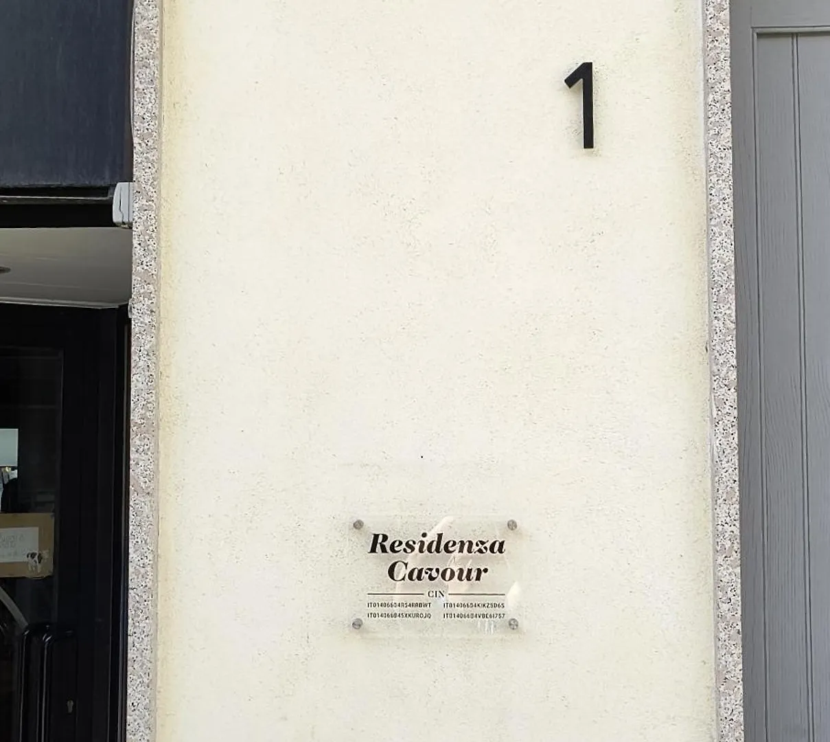 Residenza Cavour Appartamento D ティラーノ