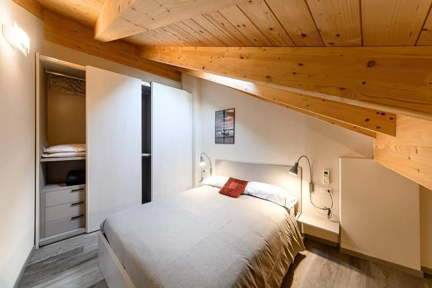 Residenza Cavour Appartamento D ティラーノ